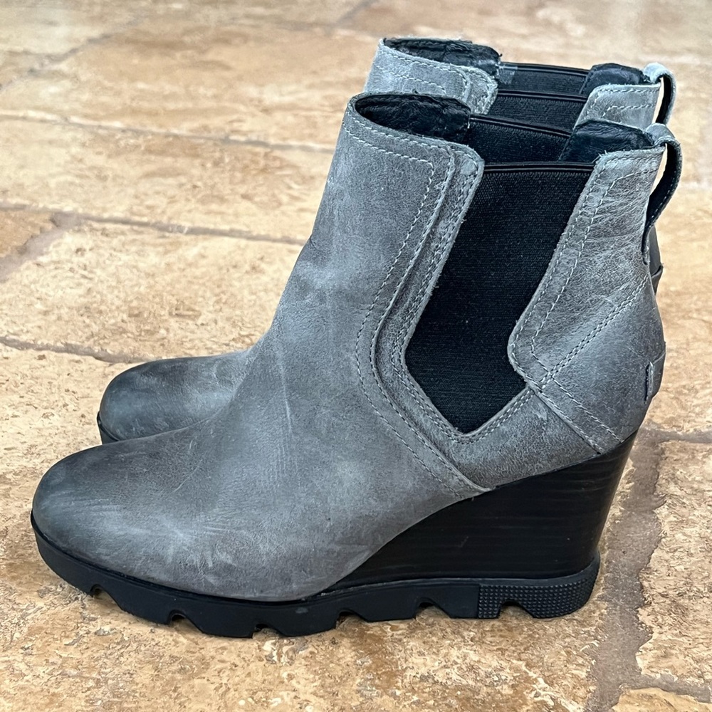 Sorel wedge bootie size 8.5 US, 39.5 Euro, excellent condition